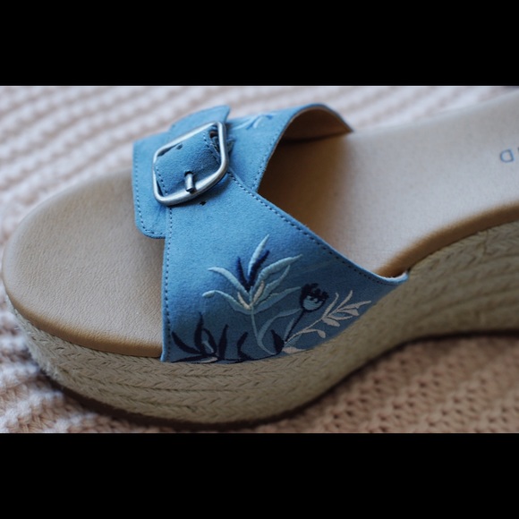 Platform Sandals - Picture 4 of 4